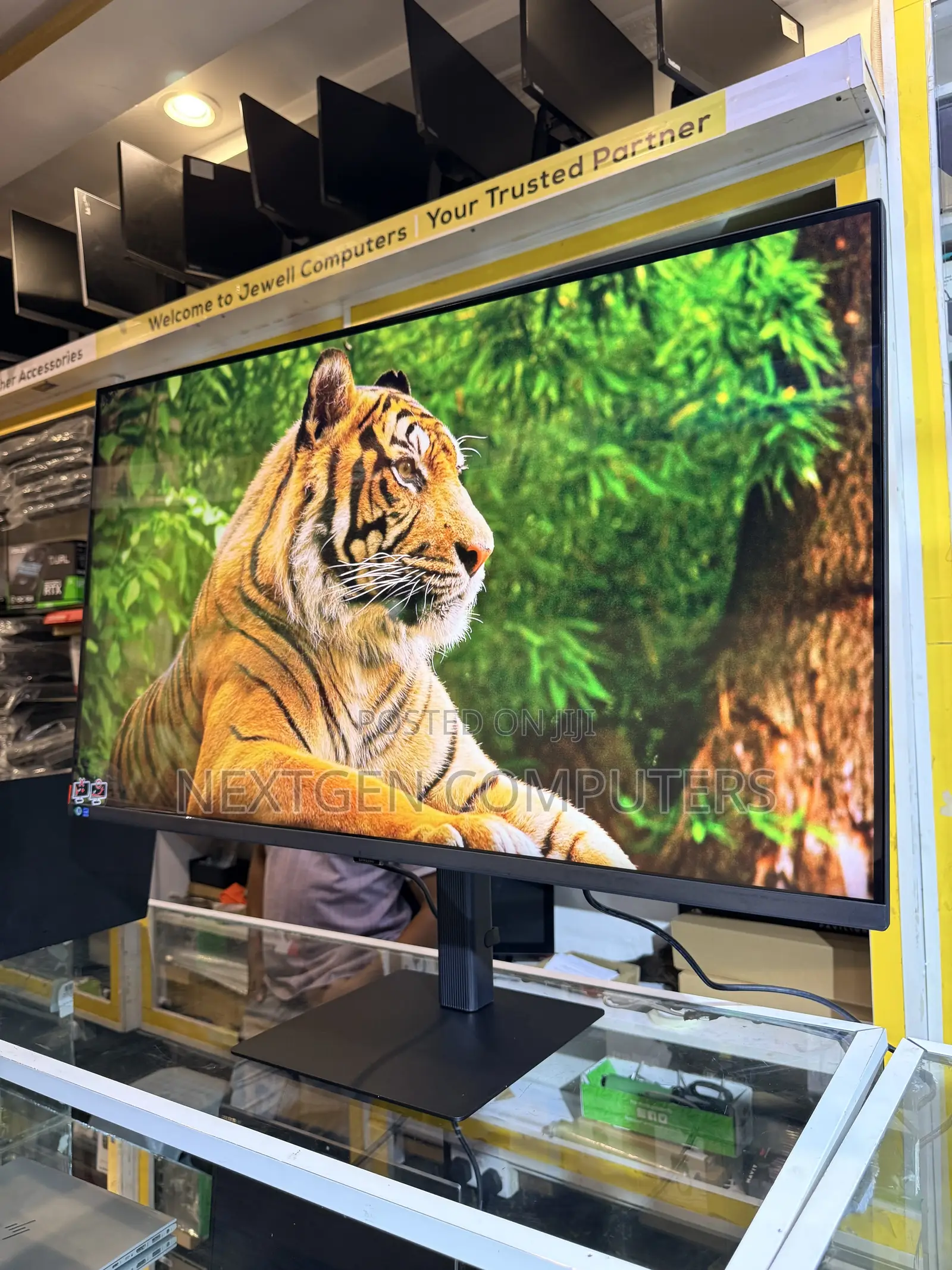 Samsung S8 Ls37d802eaexxs 37” HDR Frameless Monitor