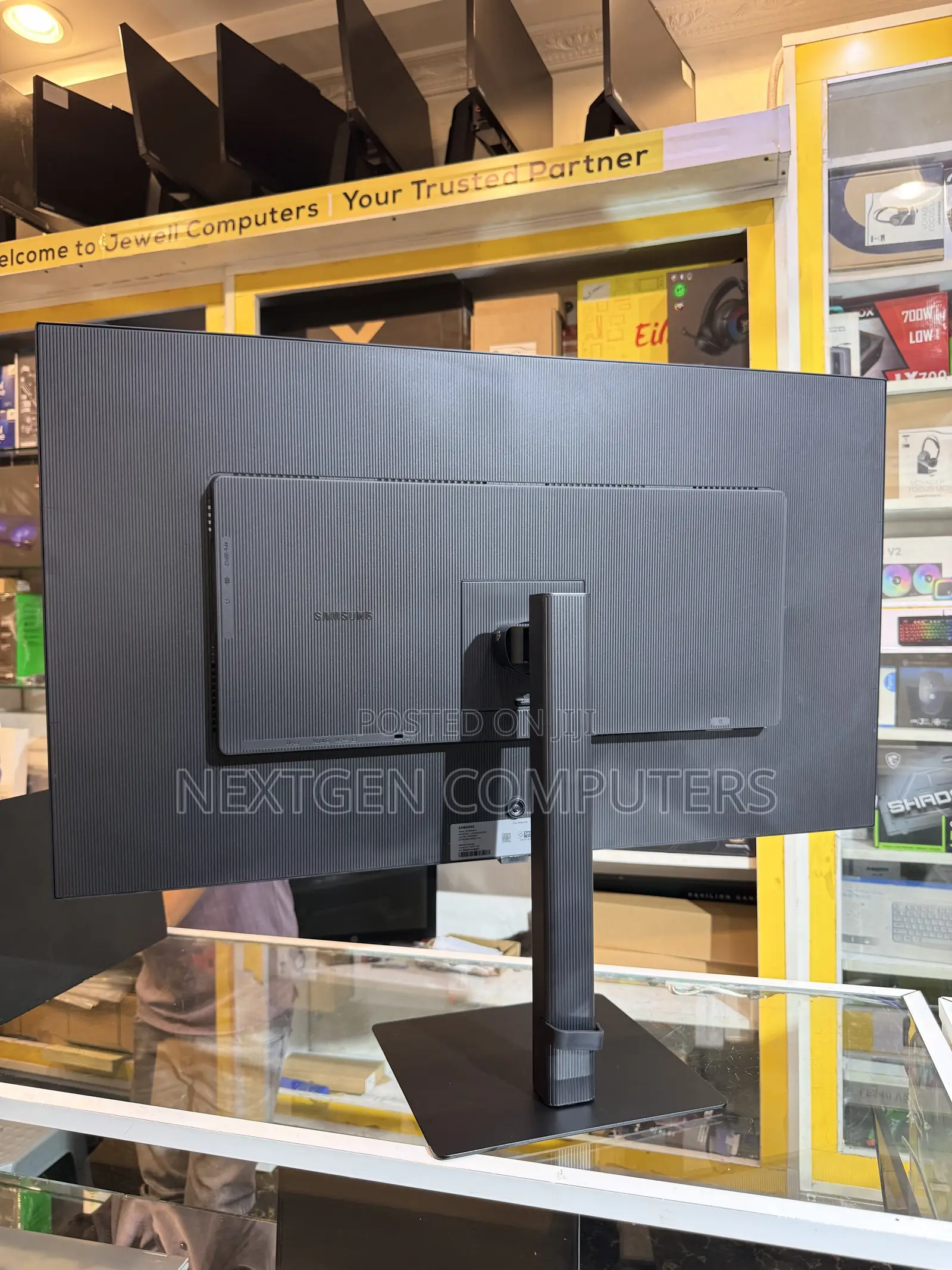 Samsung S8 Ls37d802eaexxs 37” HDR Frameless Monitor
