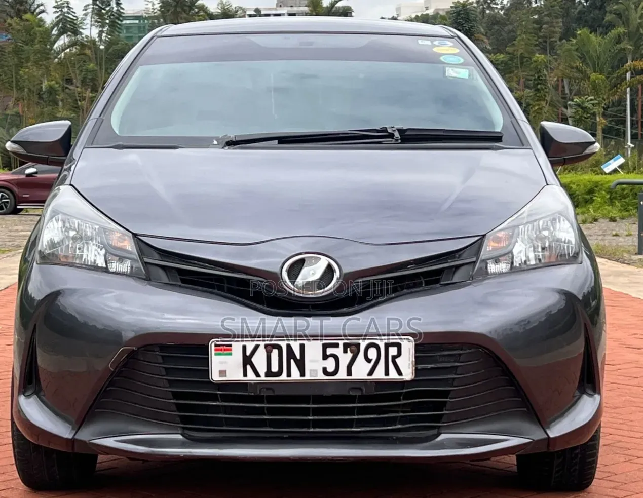 Toyota Vitz 2016 Silver