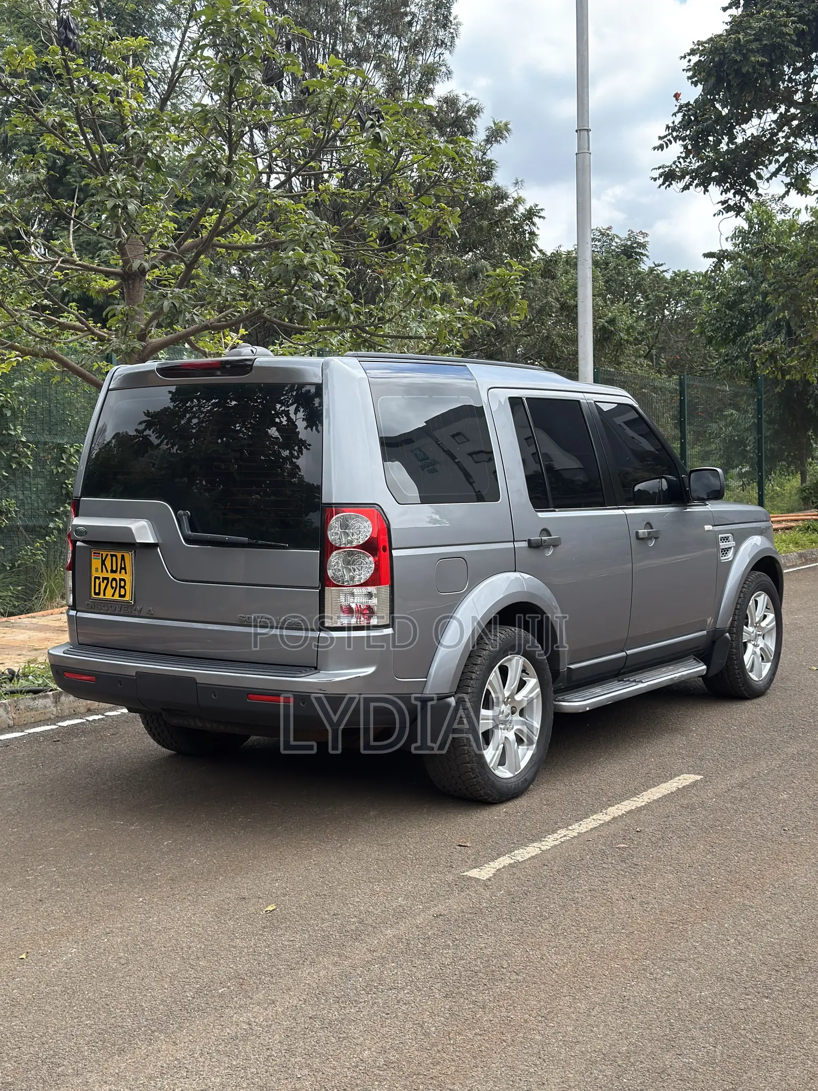 Land Rover Discovery 2013 Gray