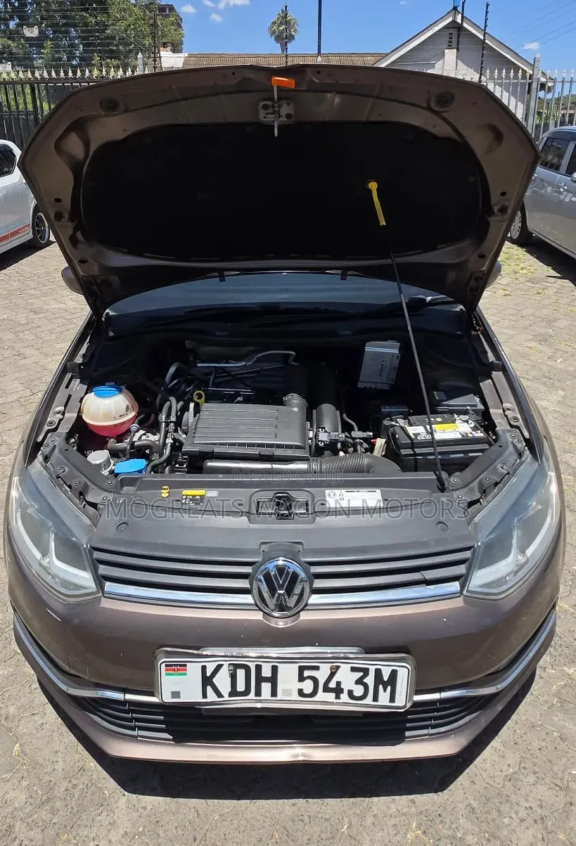 Volkswagen Polo 2015 Beige