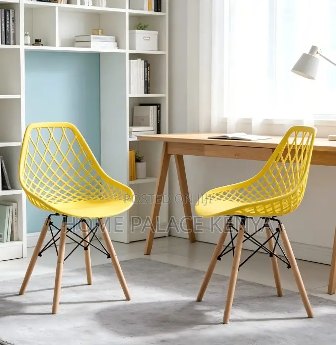 Dining Chair: Minimalist Mesh Plastic Dining Chair