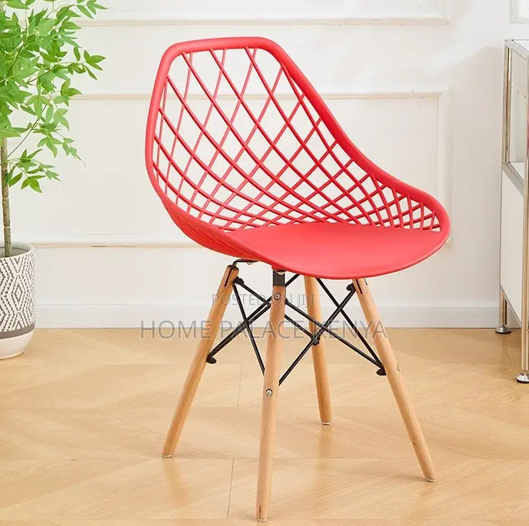 Dining Chair: Minimalist Mesh Plastic Dining Chair