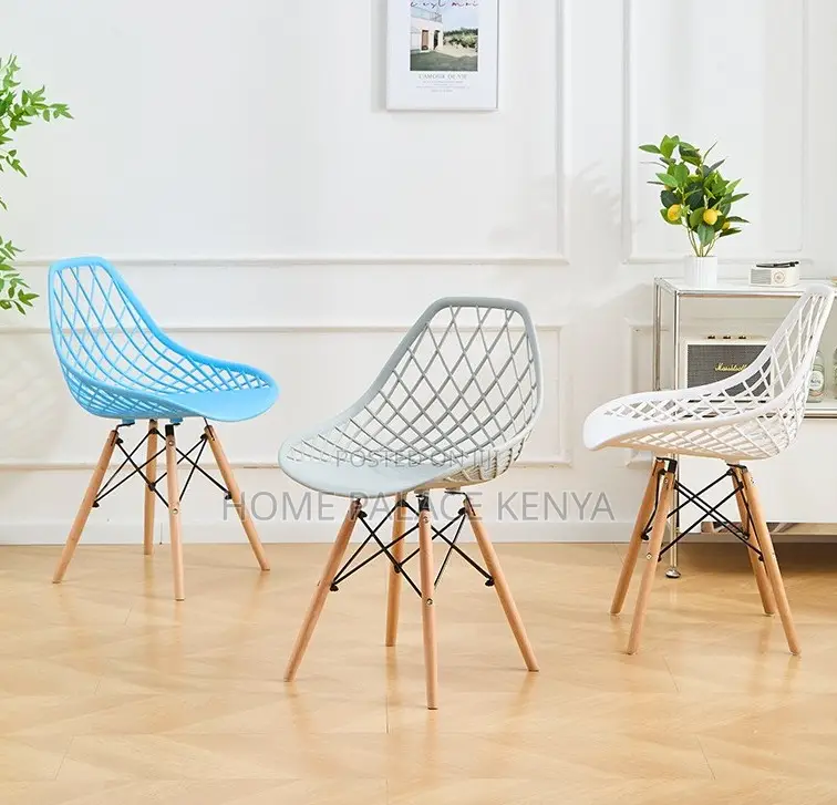 Dining Chair: Minimalist Mesh Plastic Dining Chair