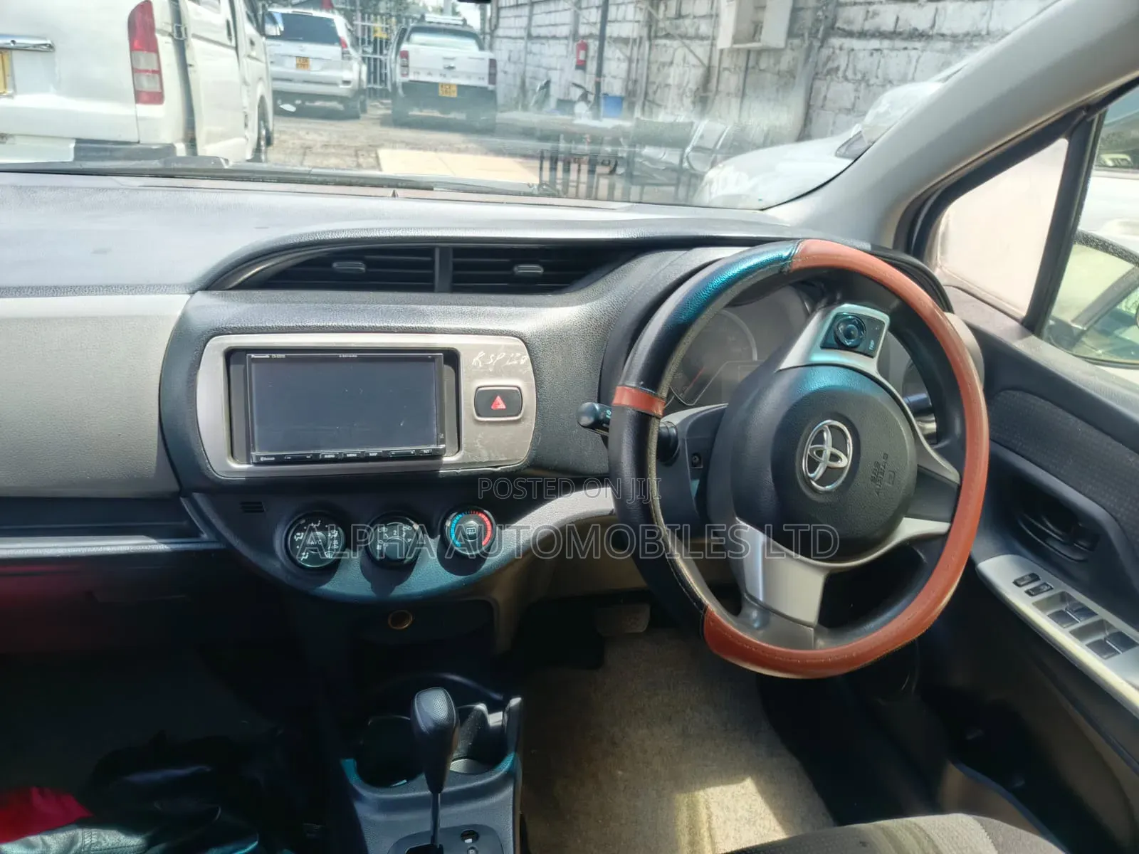 Toyota Vitz 2014 White