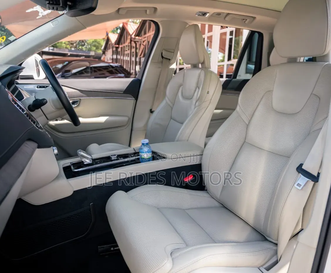 Volvo XC90 T5 Momentum 7 Passenger FWD 2020 White