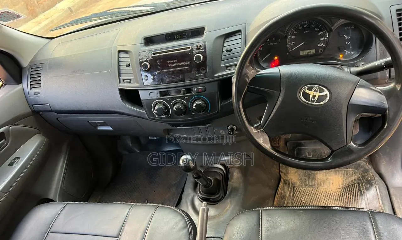 Toyota Hilux 3.0 D-4D 4x4 2015 Silver
