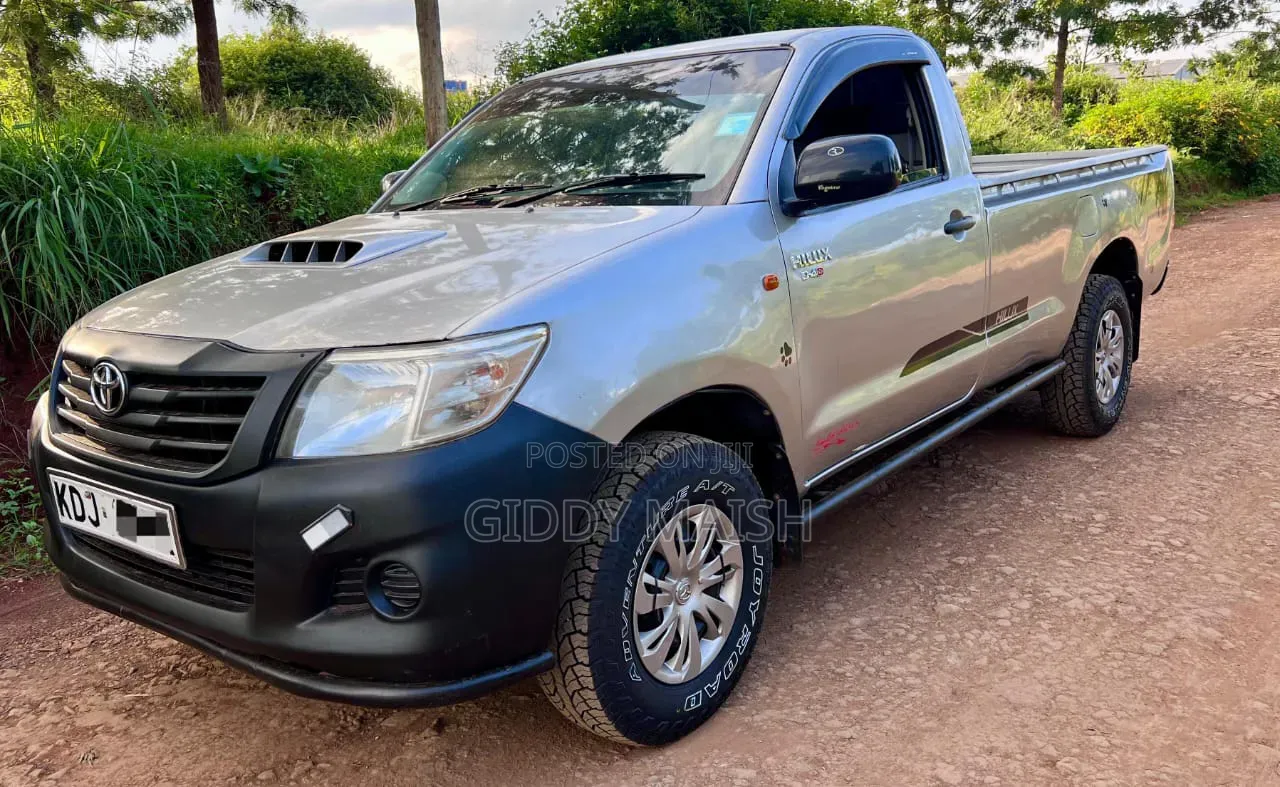 Toyota Hilux 3.0 D-4D 4x4 2015 Silver