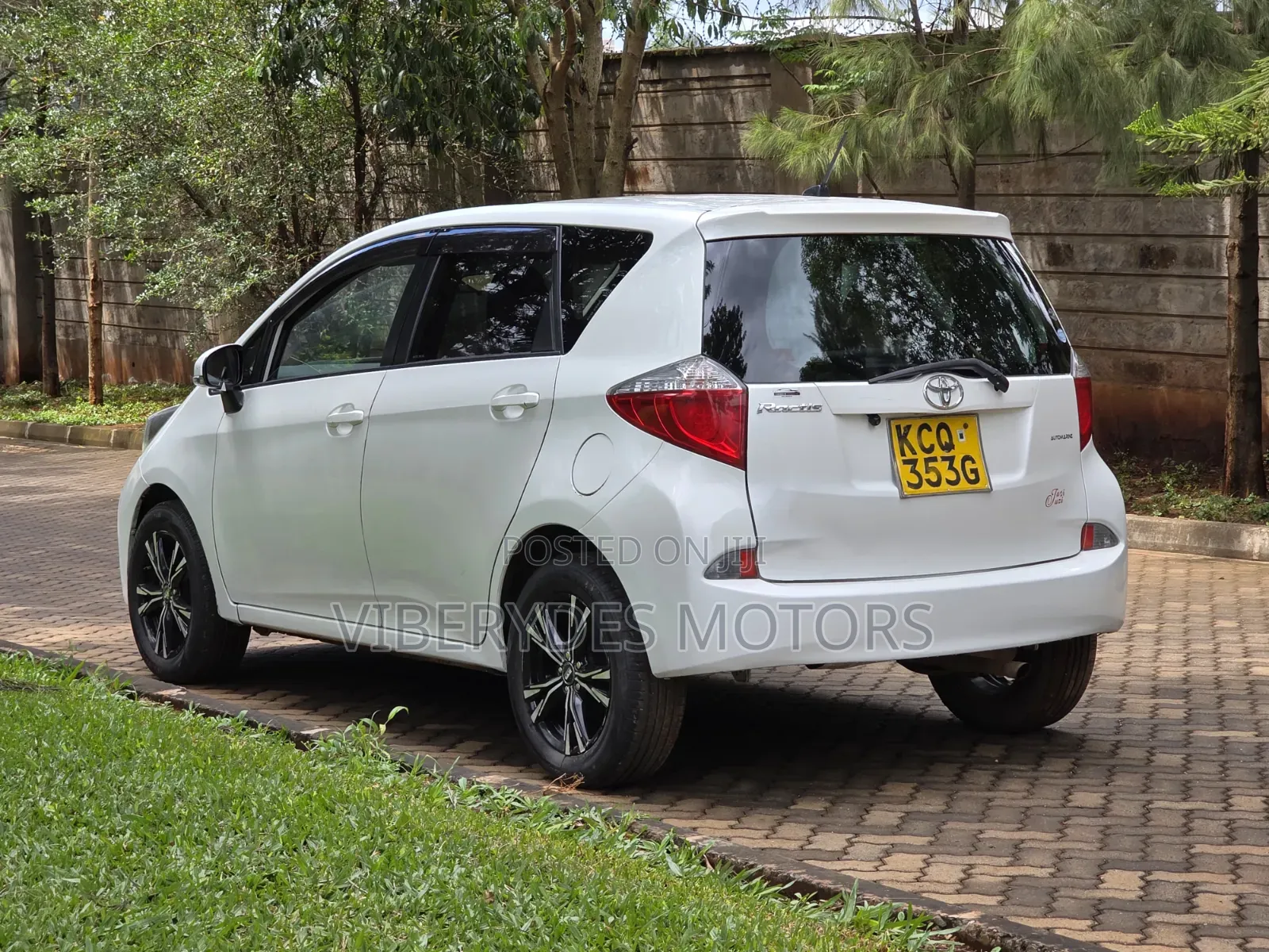 Toyota Ractis 2011 White