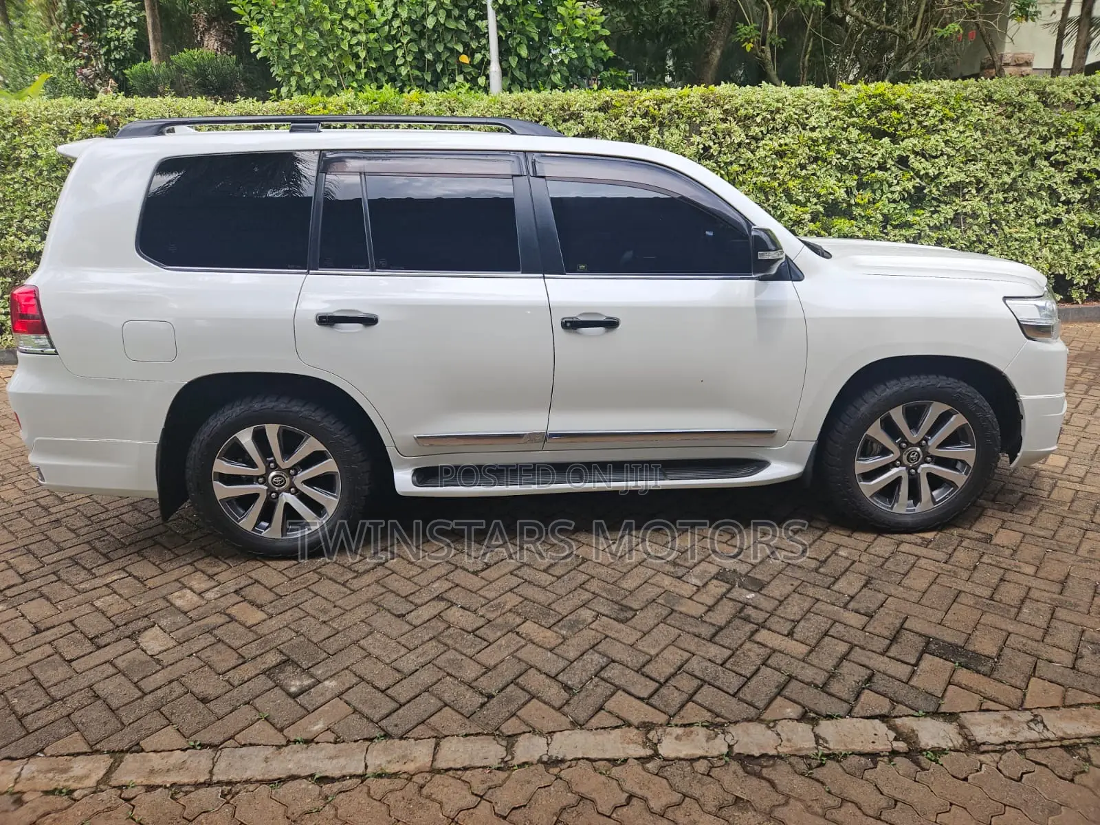 Toyota Land Cruiser 4.6 V8 ZX 2016 White