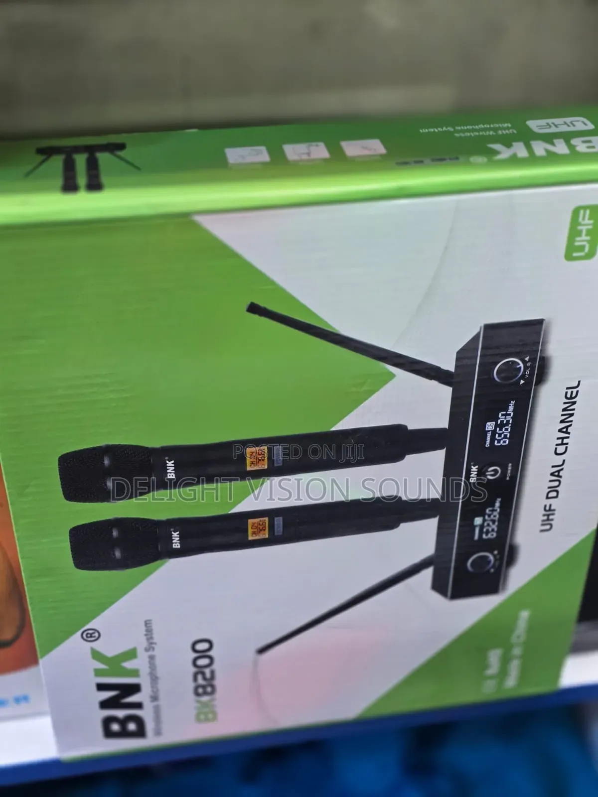 BNK Bk8200 Uhf Wireless Microphone System
