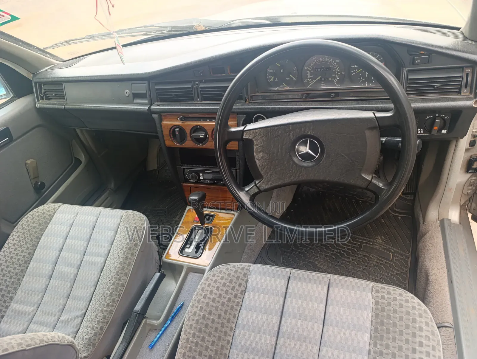 Mercedes-Benz 190E 1988 Gray