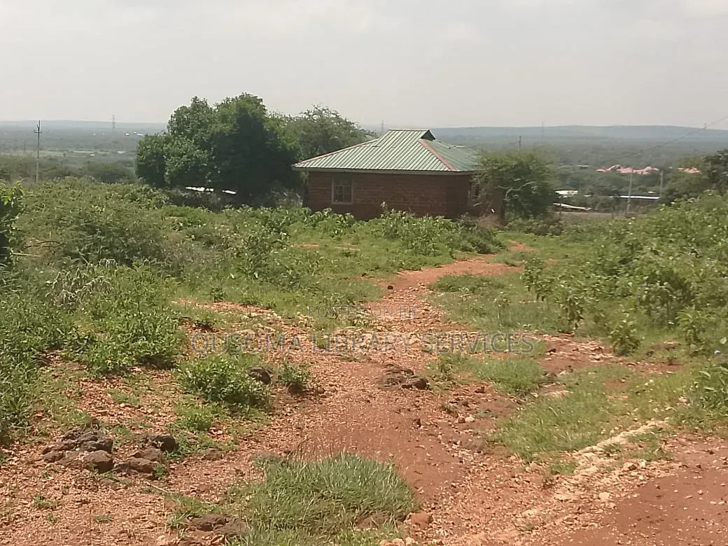1 Acre KSH 2.5m | 100m From Tarmac | Next to Namanga Secondary