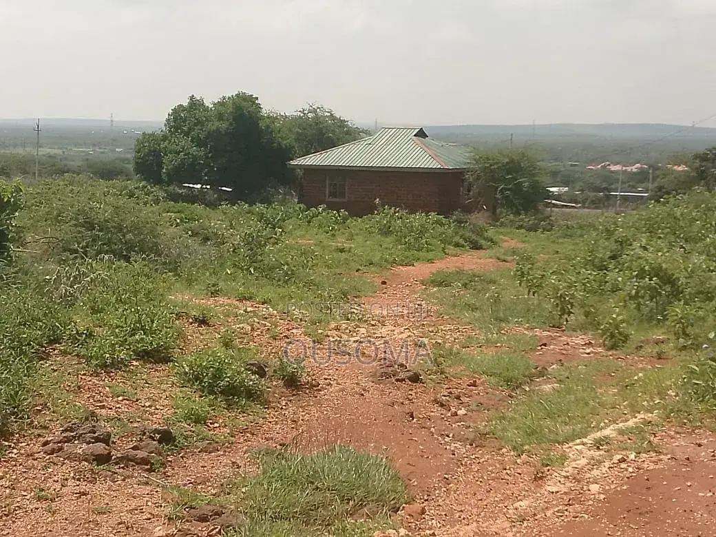 1 Acre KSH 2.5m | 100m From Tarmac | Next to Namanga Secondary