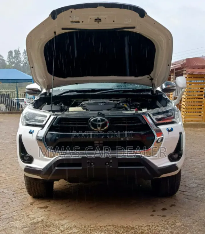 Toyota Hilux 2020 White