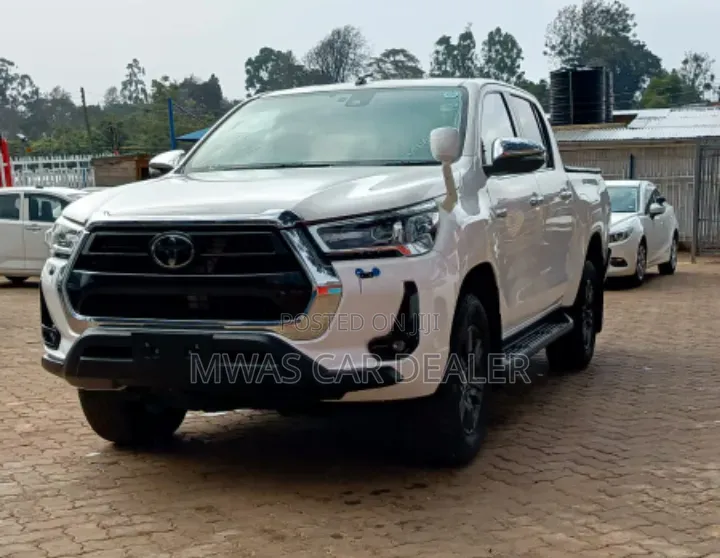 Toyota Hilux 2020 White