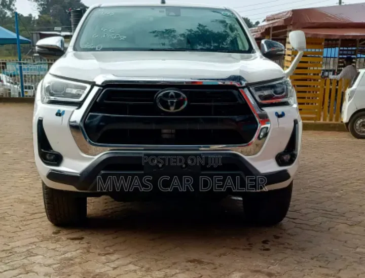 Toyota Hilux 2020 White