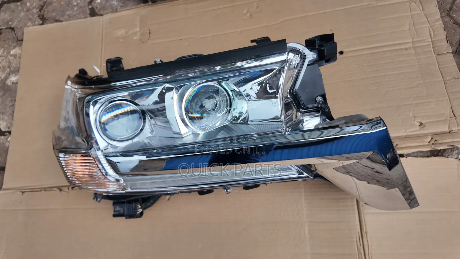 Landcruier 200 2019 RHS Bi-Xenon Headlight