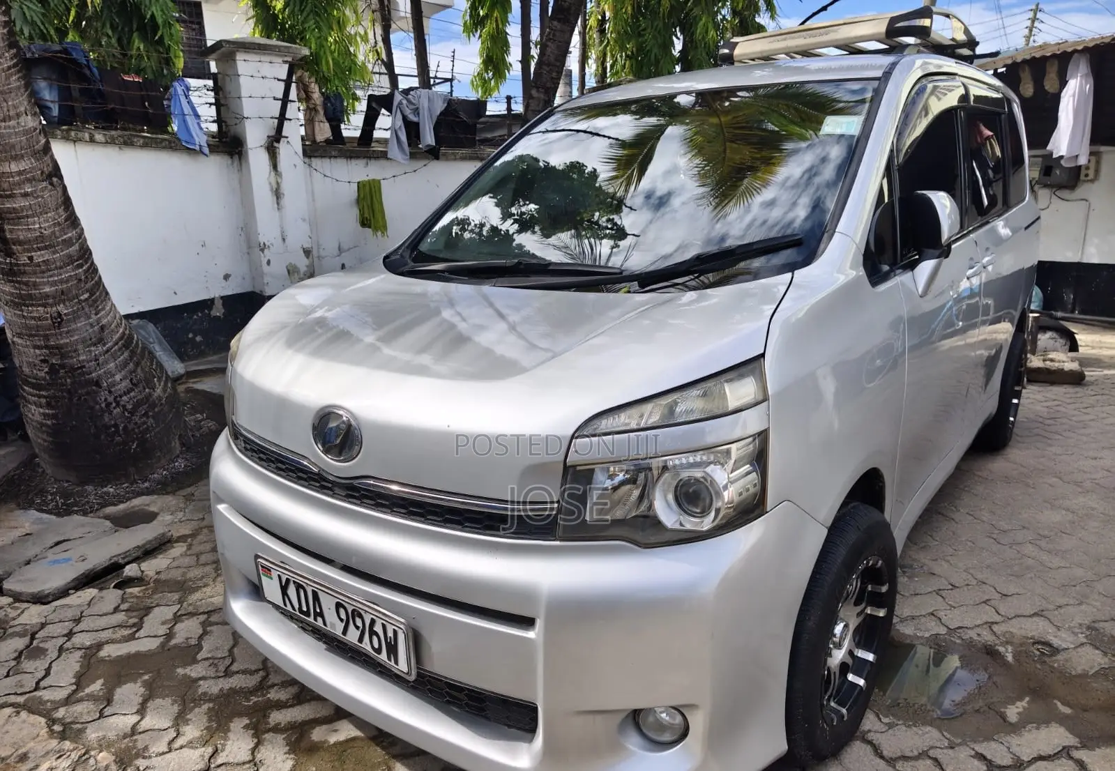 Toyota Voxy 2013 Silver