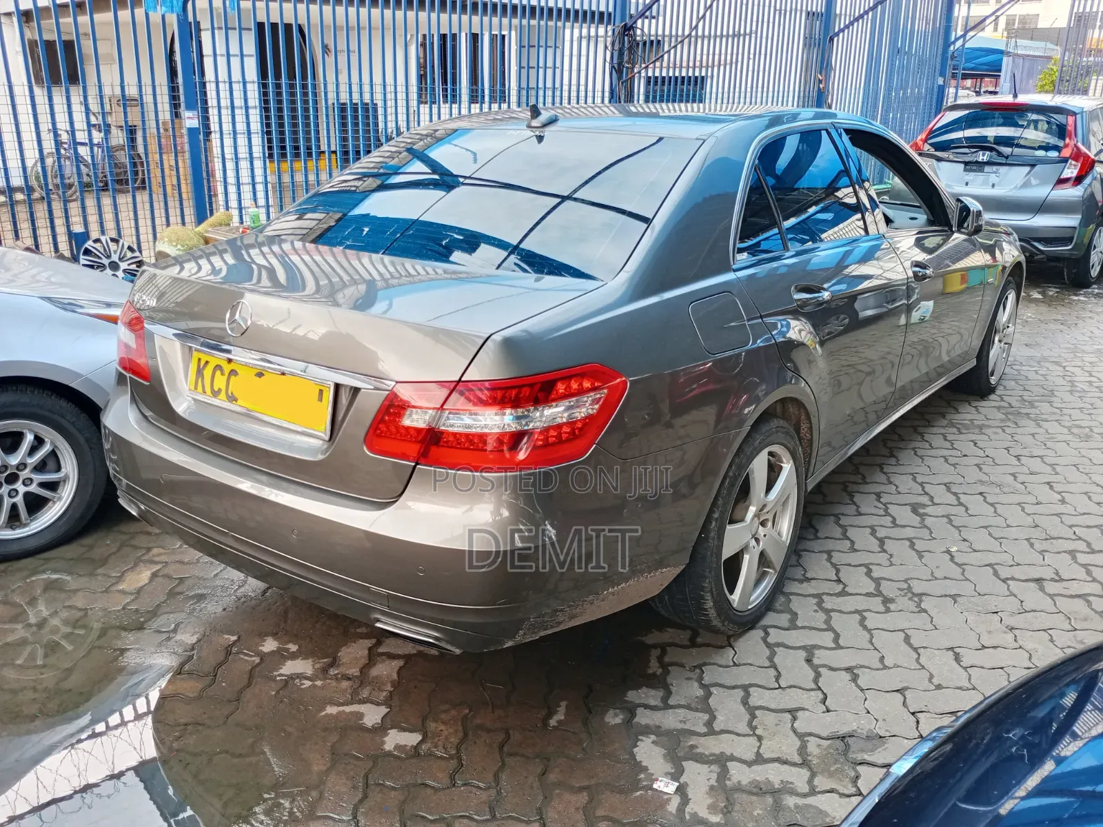 Mercedes-Benz E250 2012 Gold
