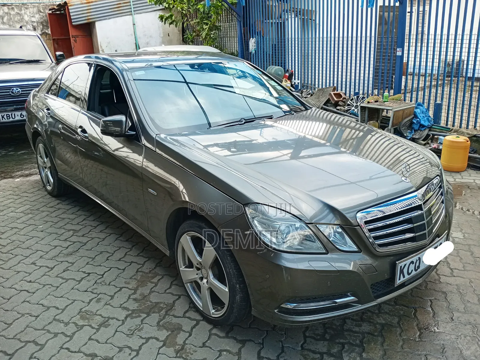 Mercedes-Benz E250 2012 Gold