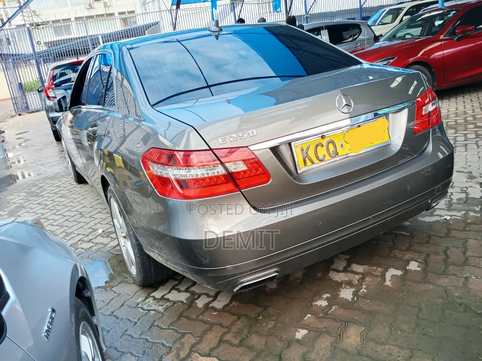 Mercedes-Benz E250 2012 Gold