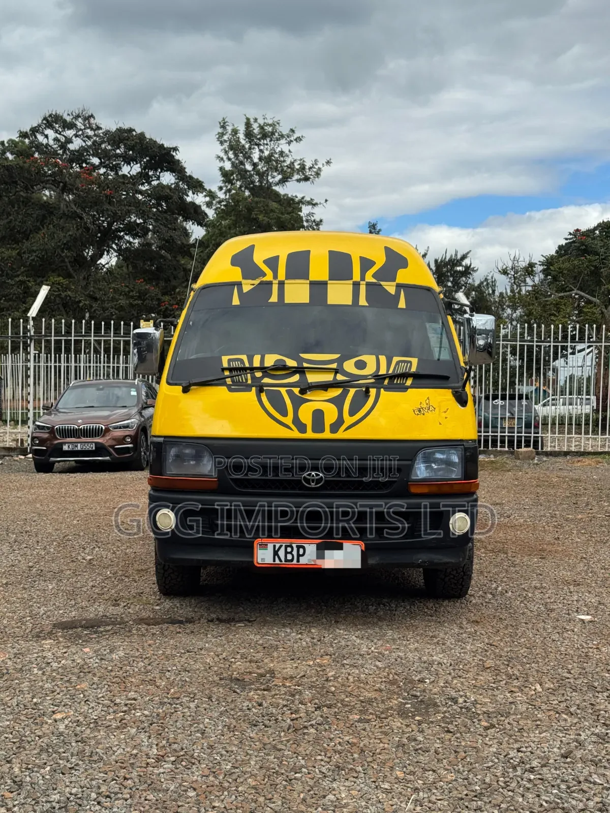Toyota HiAce 2004 Yellow