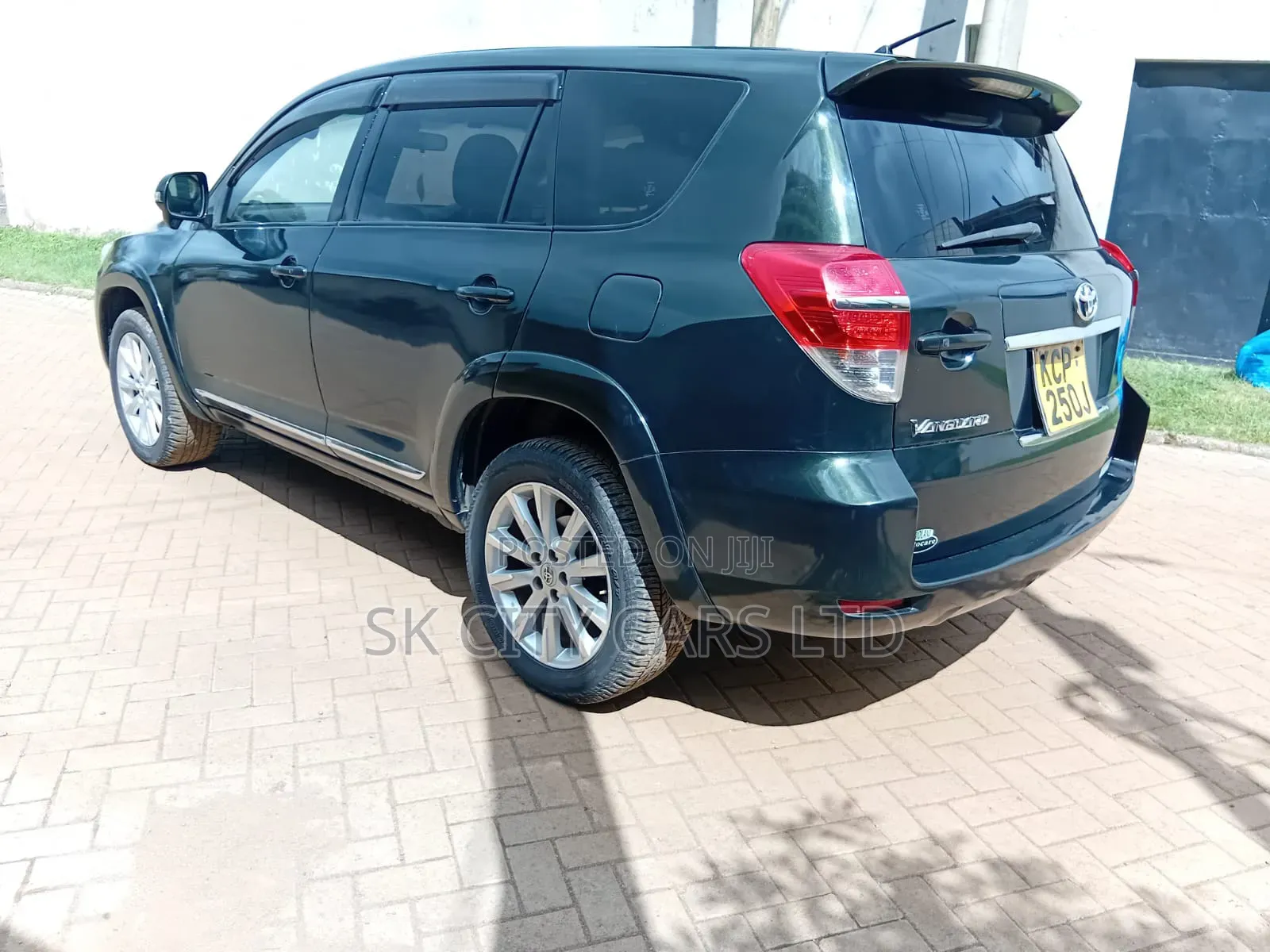 Toyota Vanguard 2010 Green
