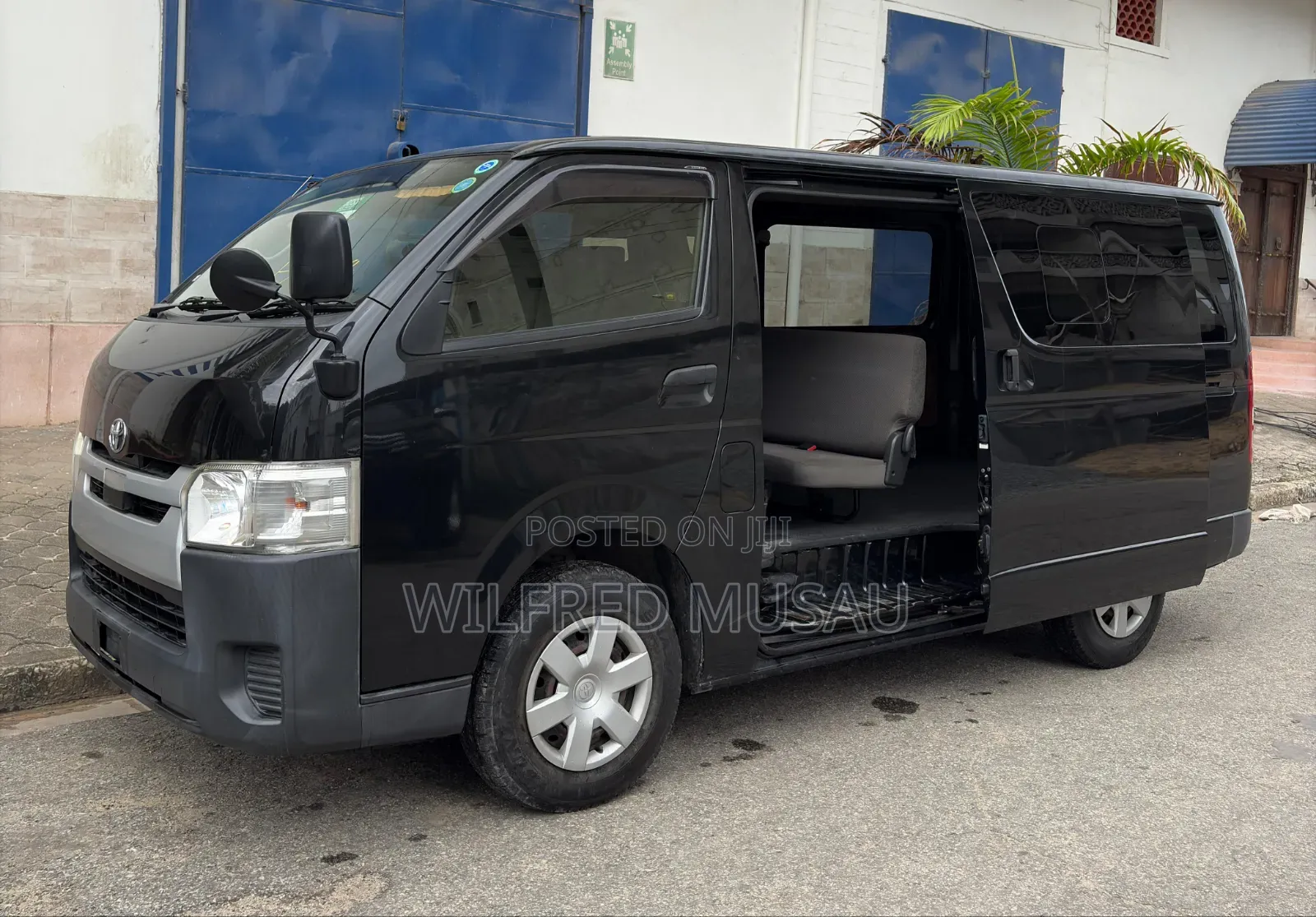Toyota HiAce 2018 Black