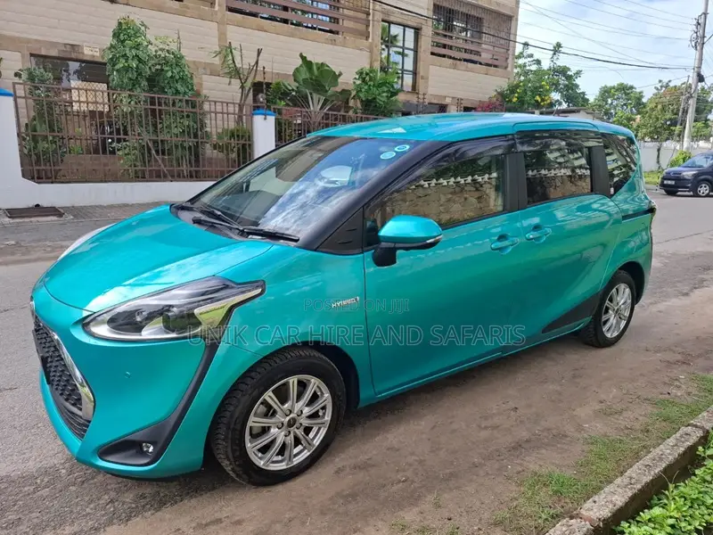 Toyota Sienta 1.5 Hybrid FWD 2019 Green