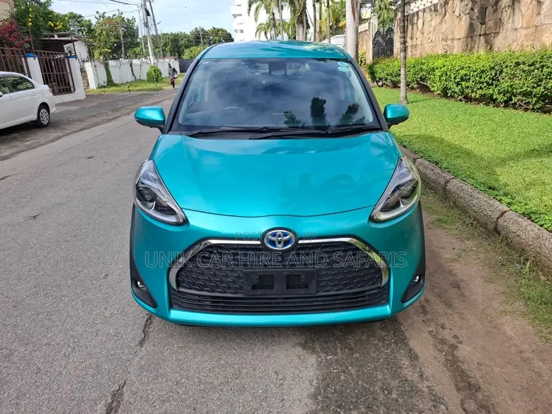 Toyota Sienta 1.5 Hybrid FWD 2019 Green