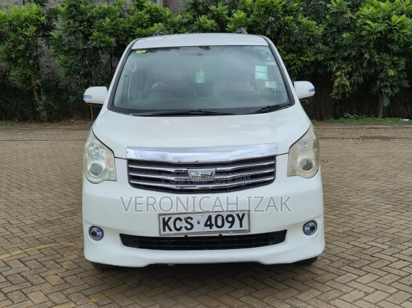 Toyota Noah 2011 White