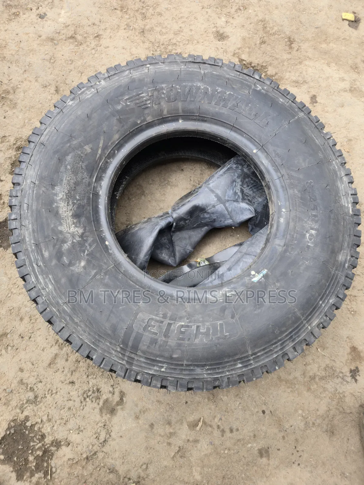 825 R16 Townhall Tires (Diff)