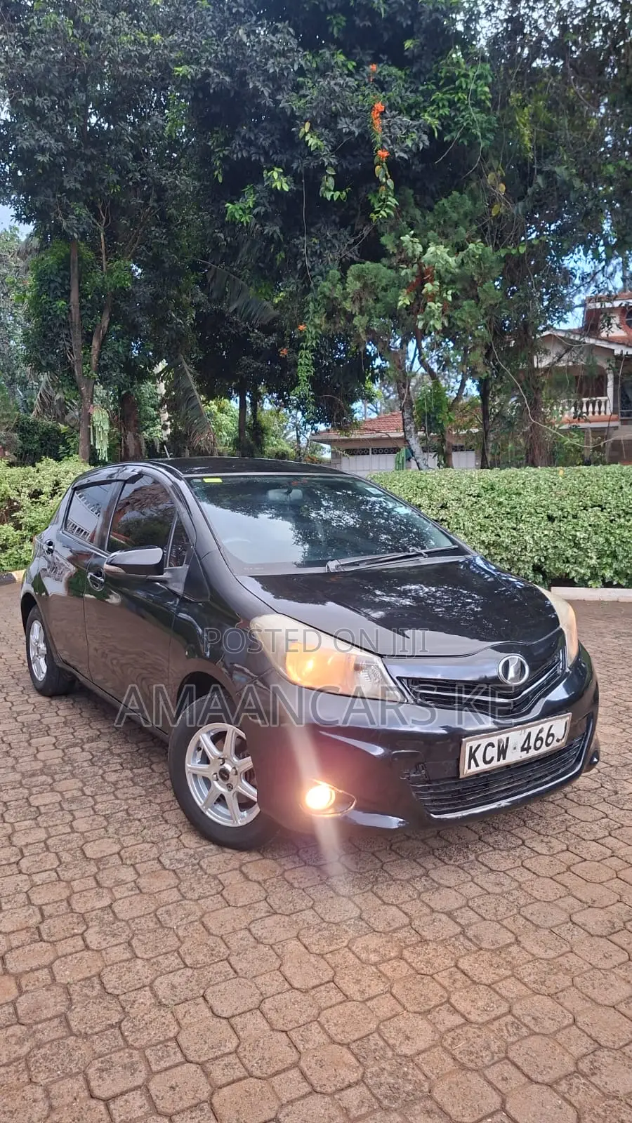 Toyota Vitz 1.3 FWD 5dr 2012 Black