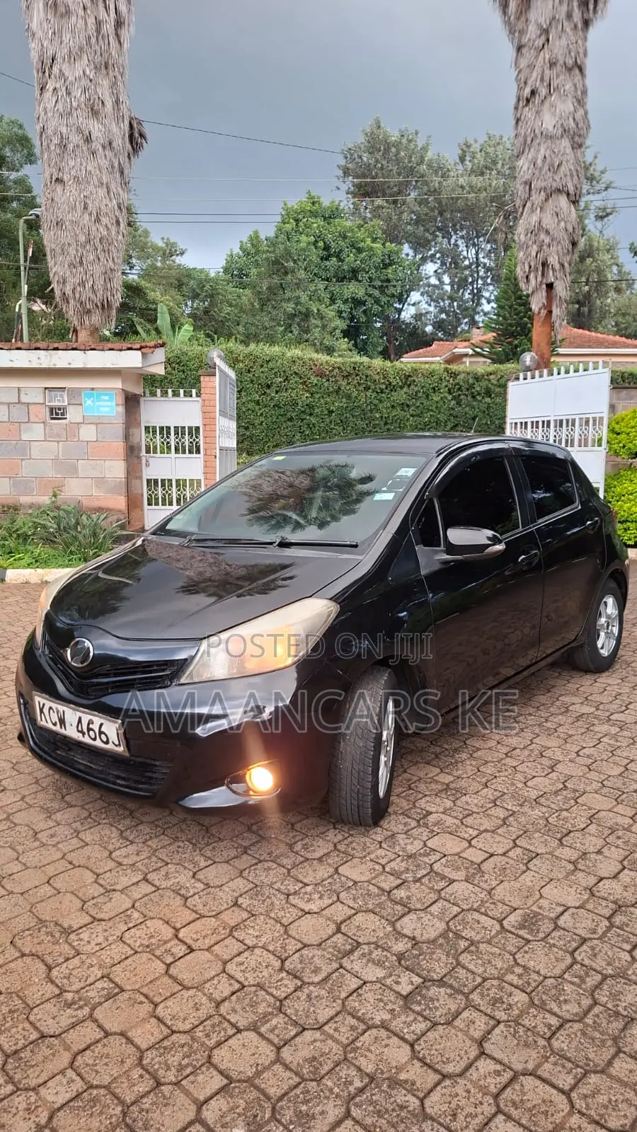 Toyota Vitz 1.3 FWD 5dr 2012 Black