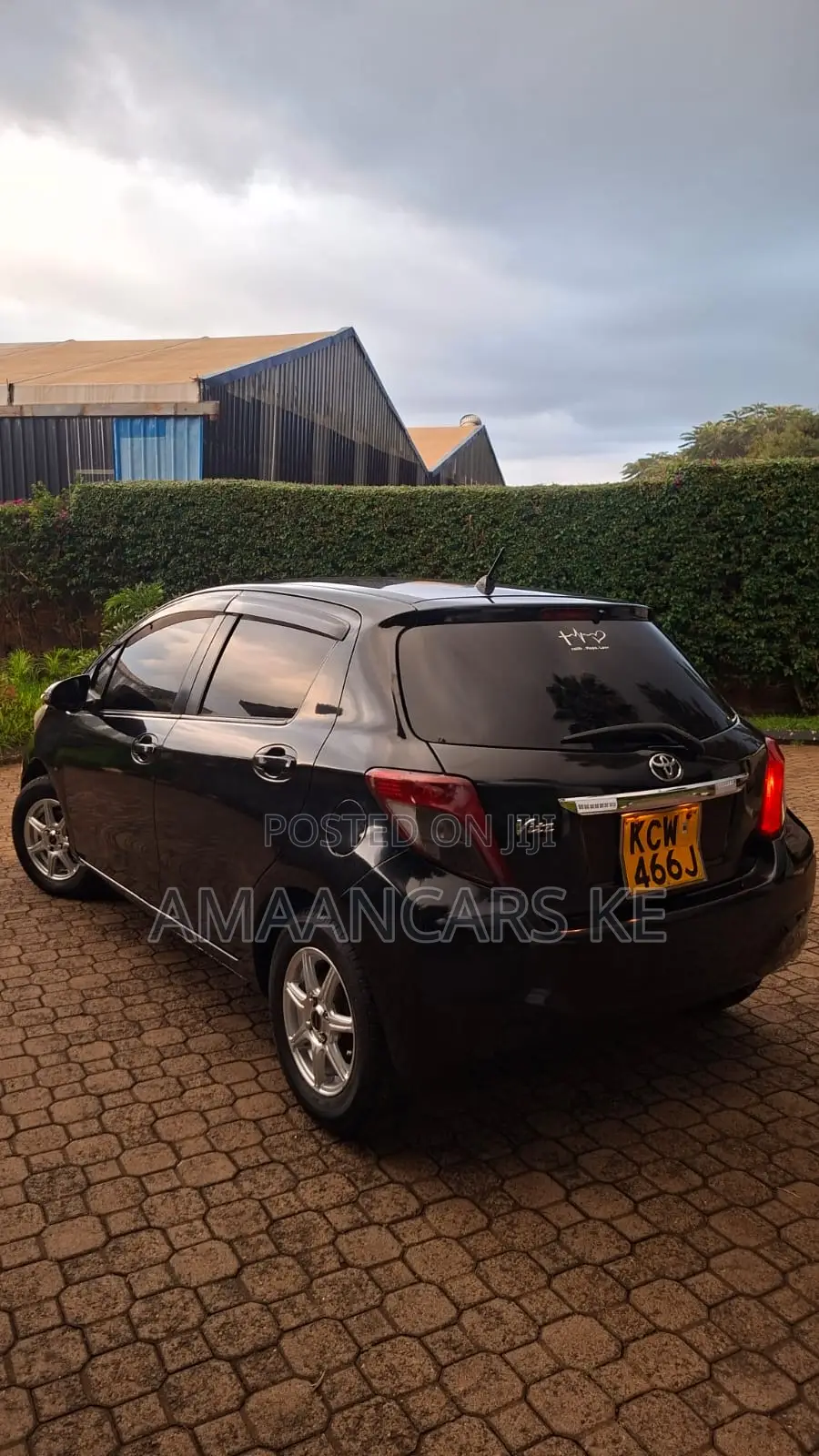 Toyota Vitz 1.3 FWD 5dr 2012 Black