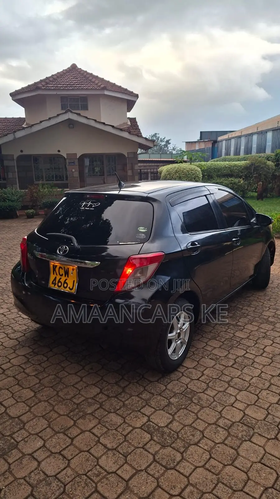 Toyota Vitz 1.3 FWD 5dr 2012 Black