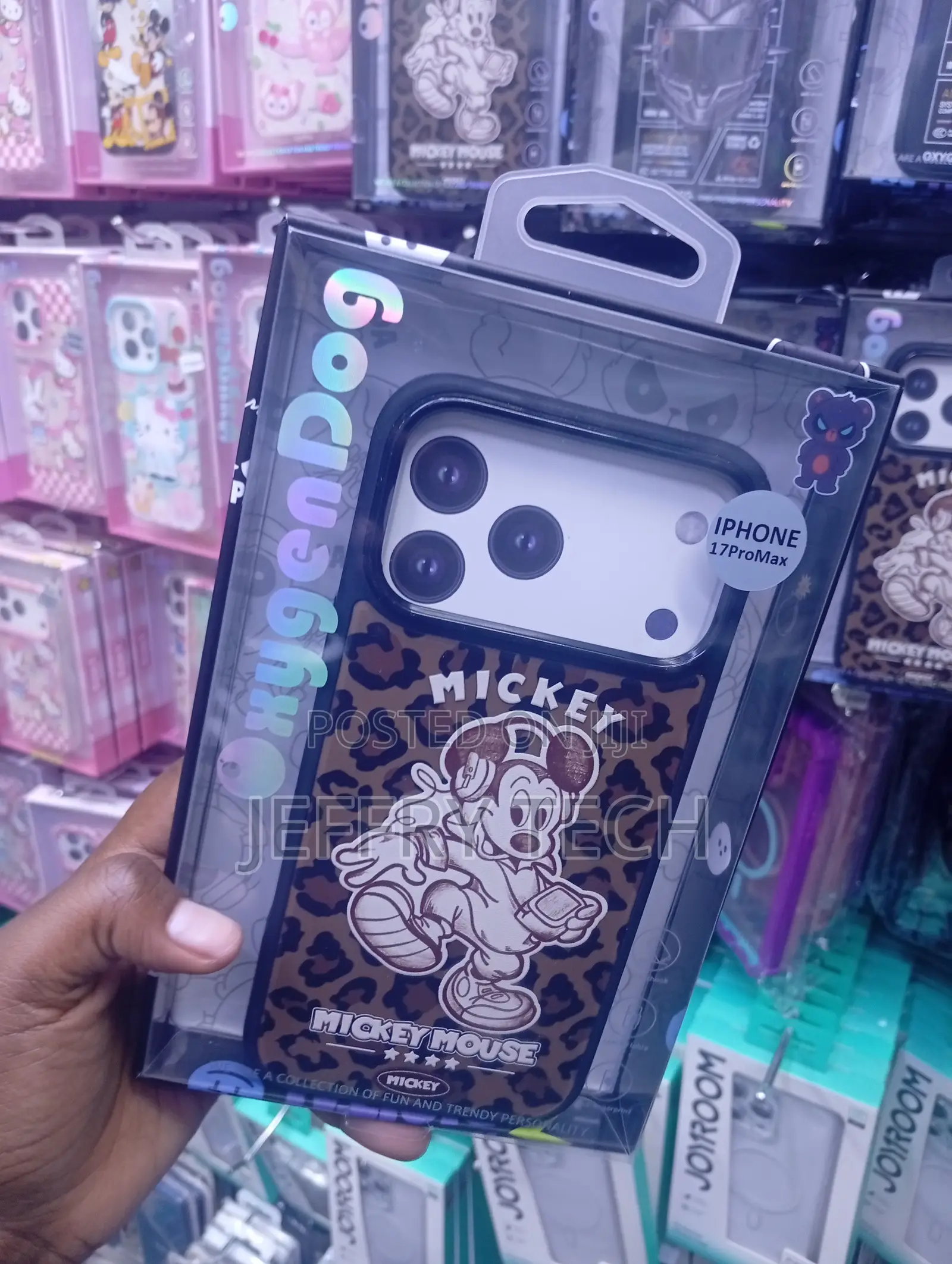 iPhone 17 Pro Max Case Features a Tan Leopard Print Pattern