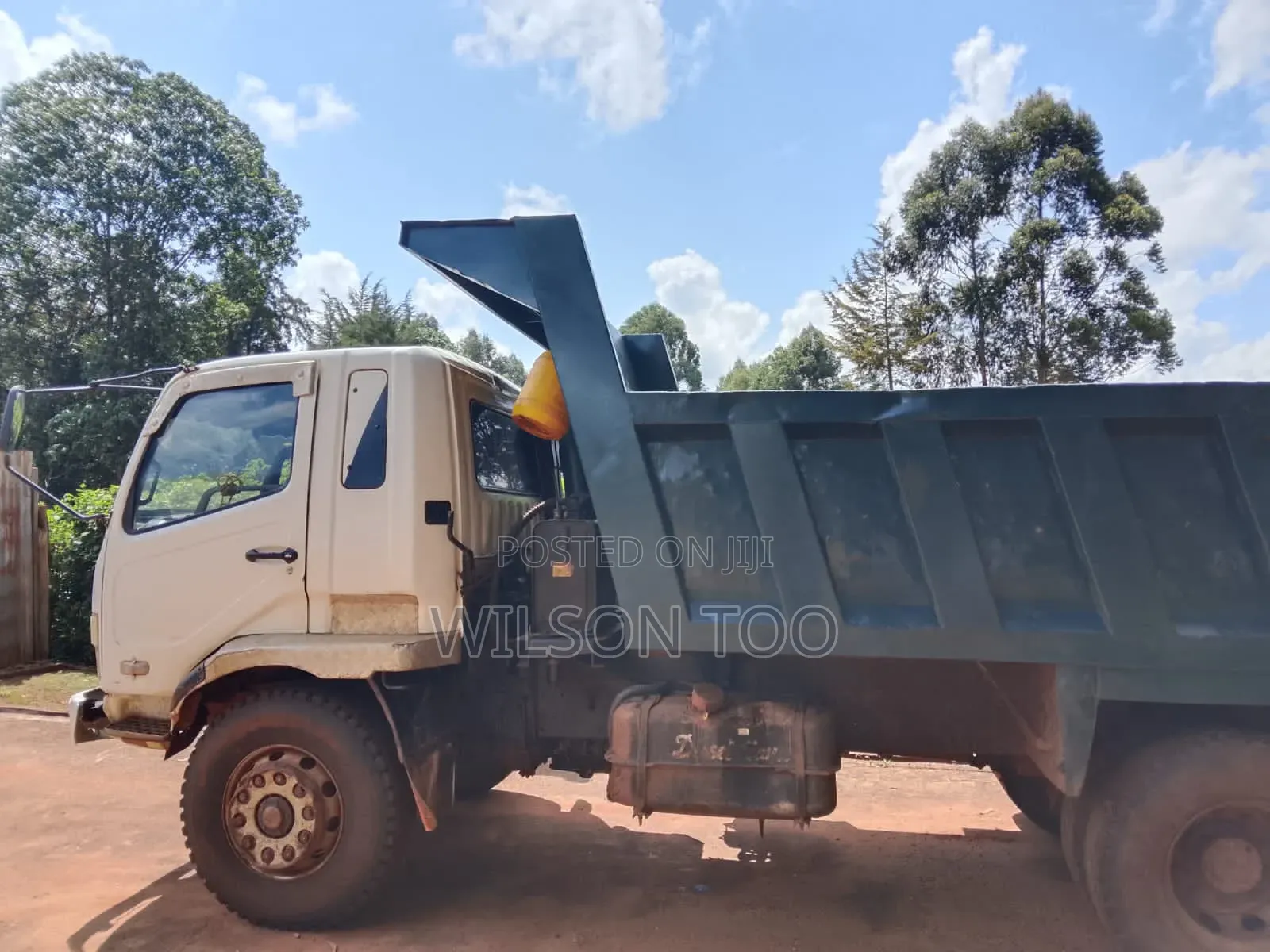 Mitsubishi 10 Wheeler Tipper