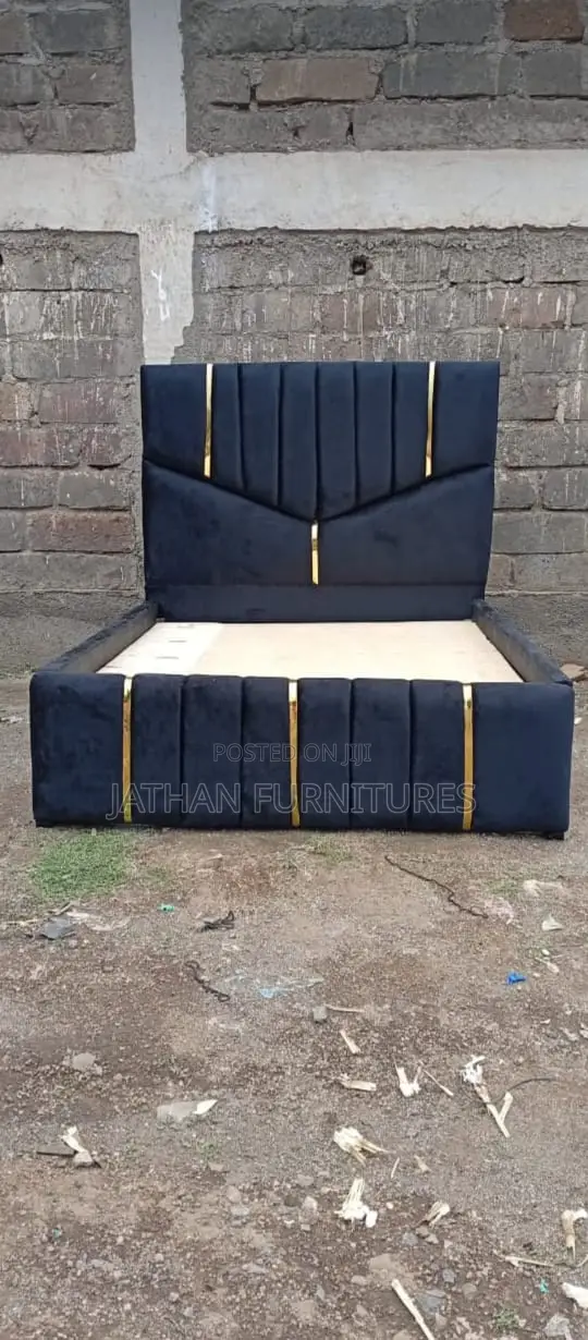 Black Chester Bed
