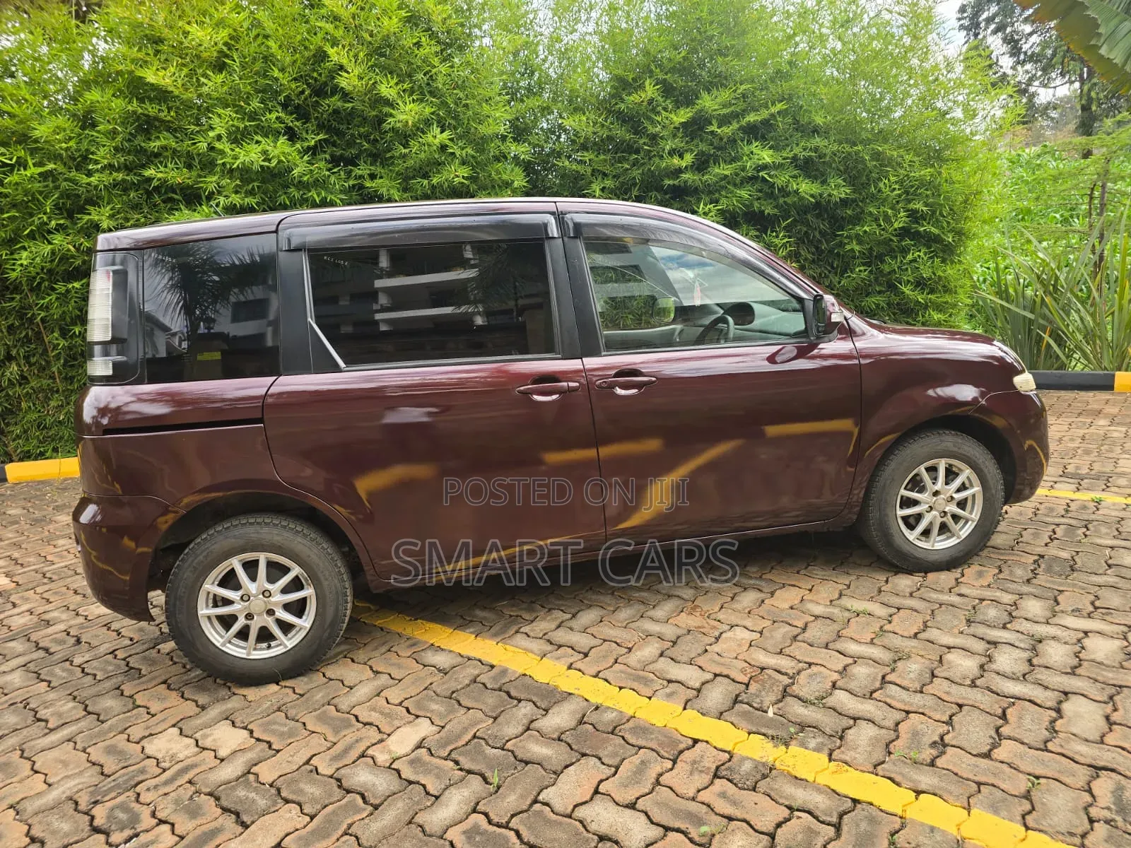 Toyota Sienta 2012 Brown