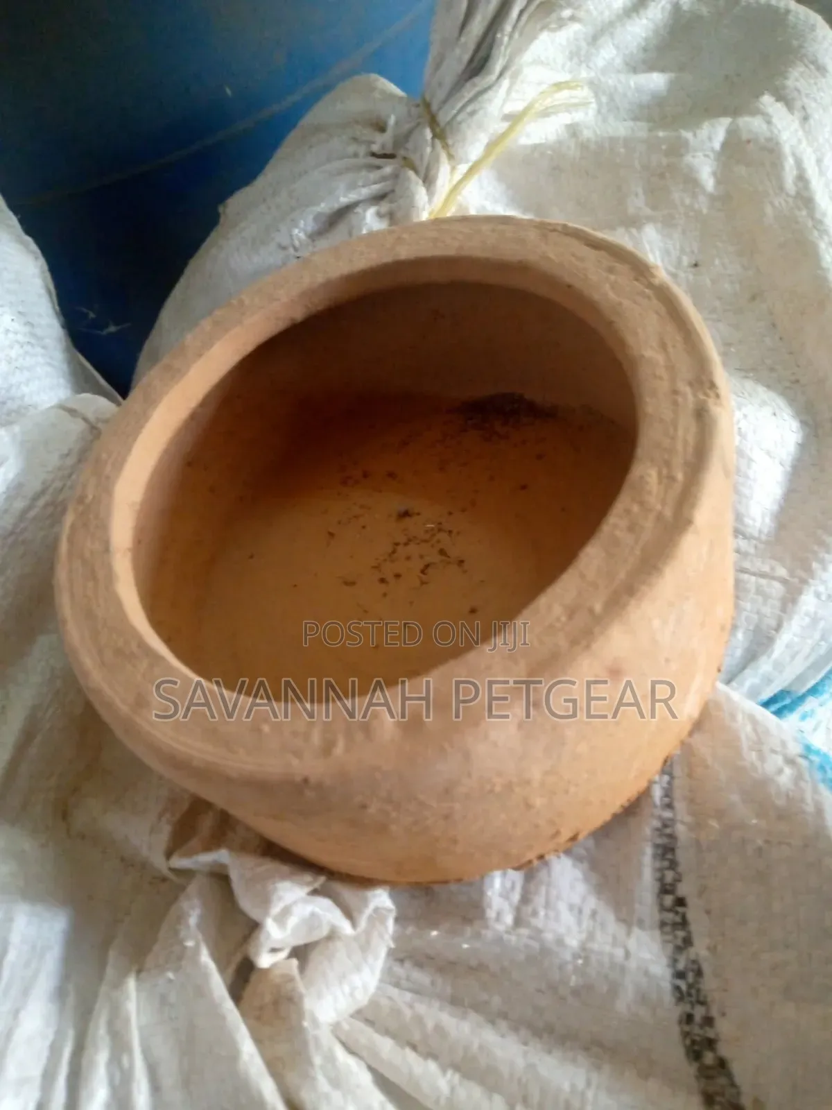 Clay Rabbit Pot Feeding Bowls Hardened in a Kiln for Durability