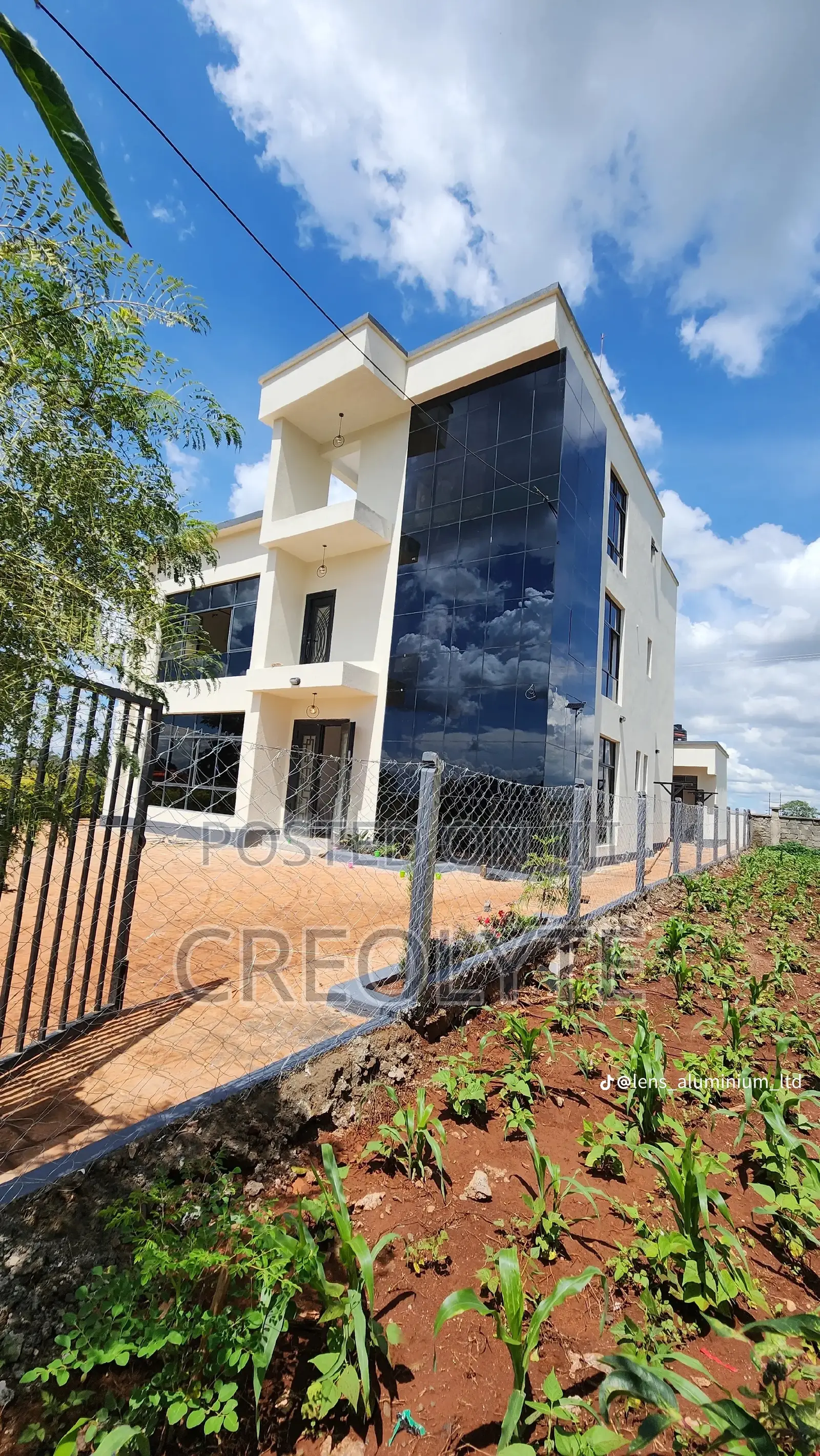 Tinted Glass Curtain Wall Installation Modern 3-storey Building