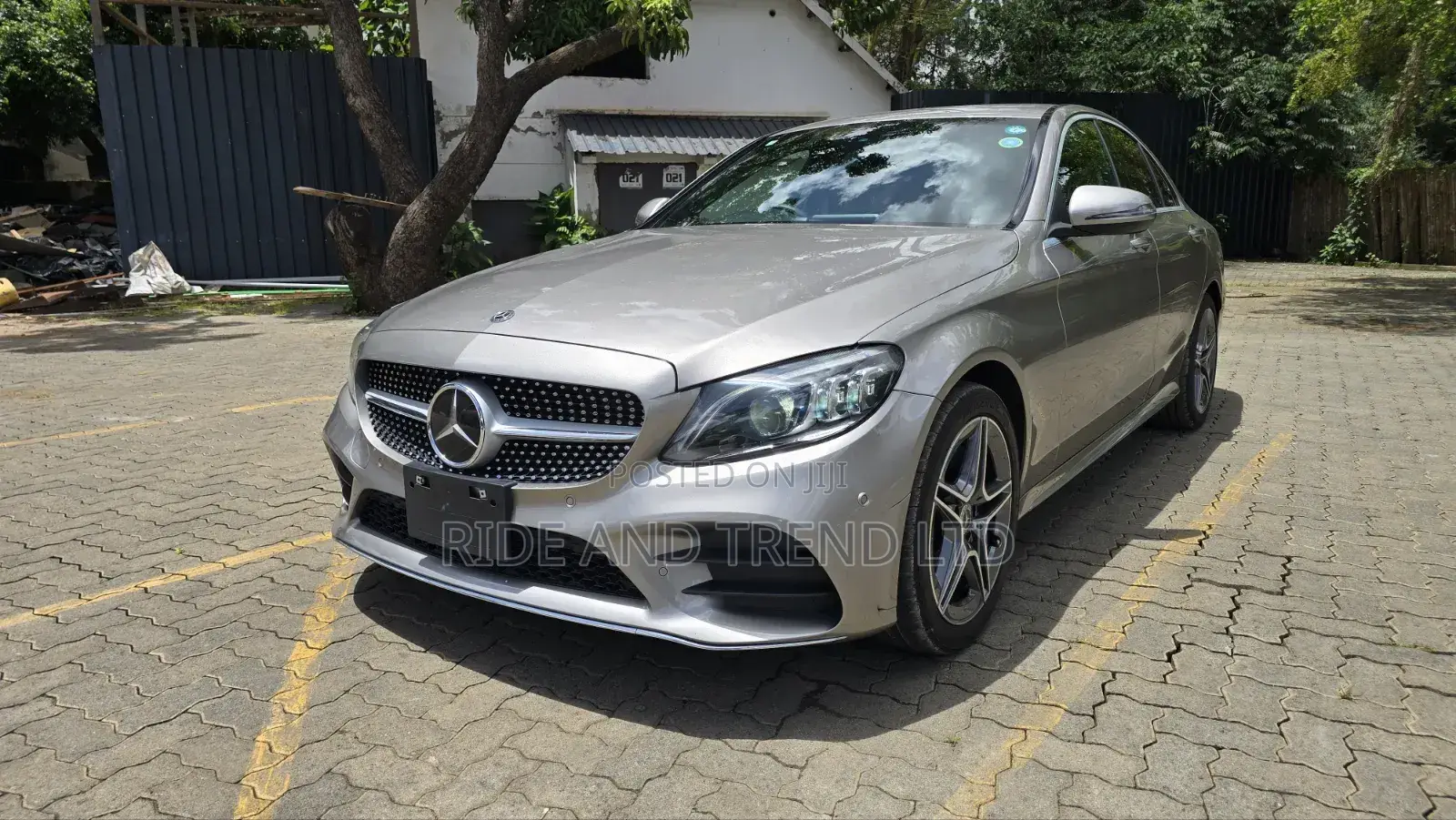 Mercedes-Benz C200 2019 Gold