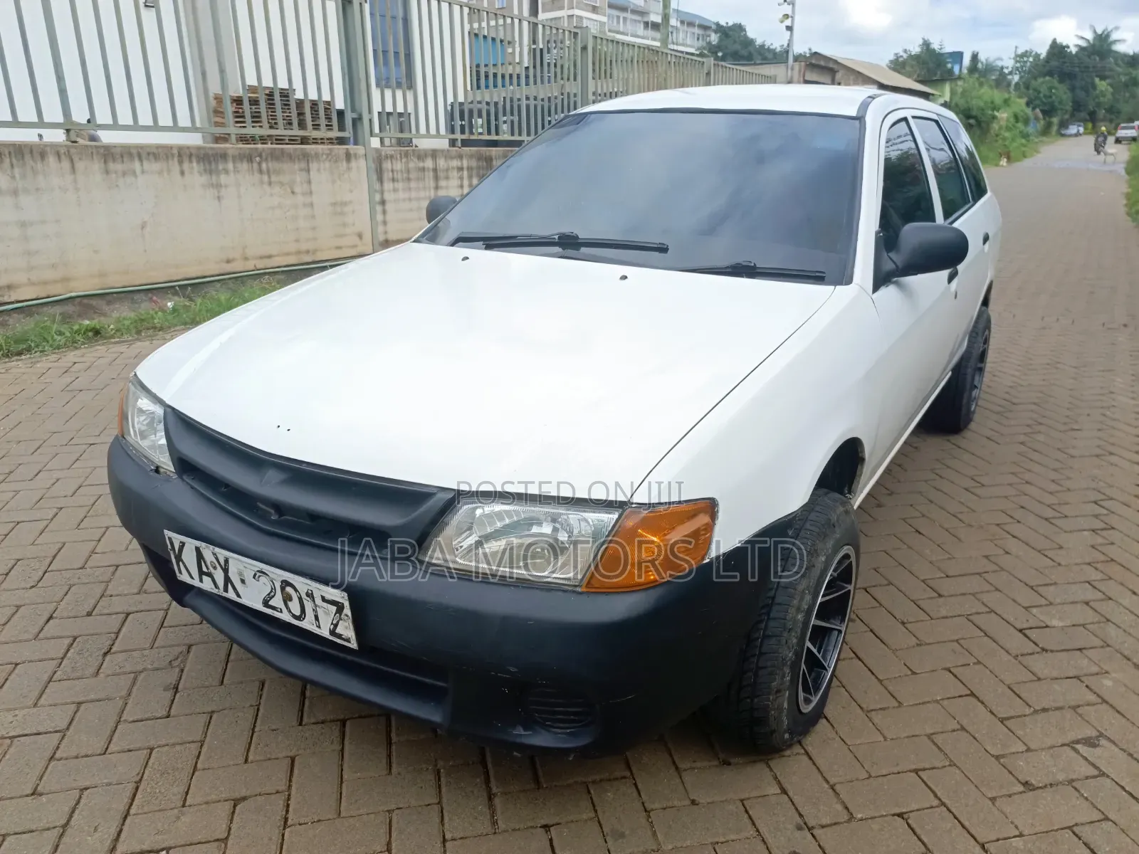 Nissan Advan 1999 White