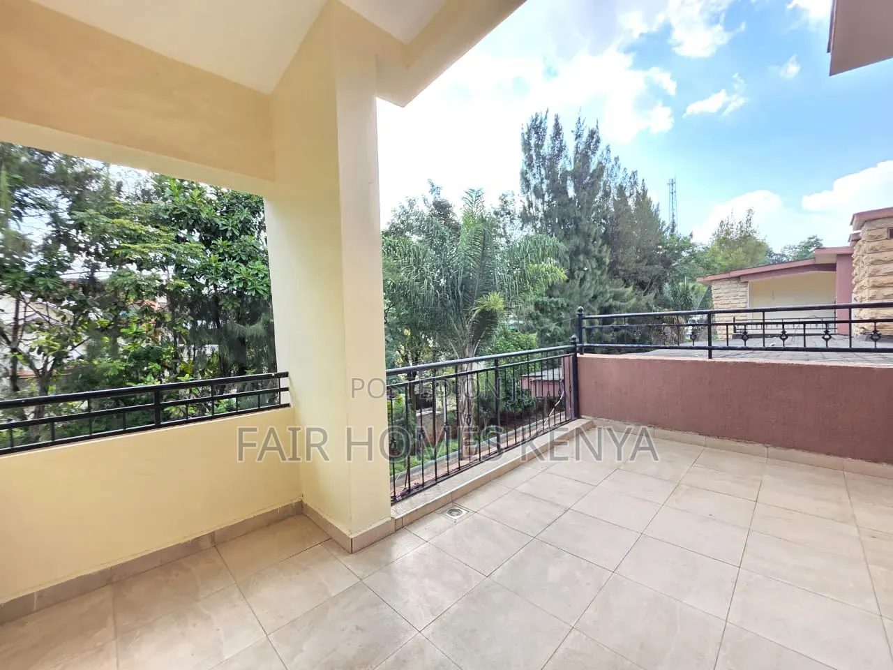 5bdrm Townhouse / Terrace in Convent Drive, Muthangari for rent