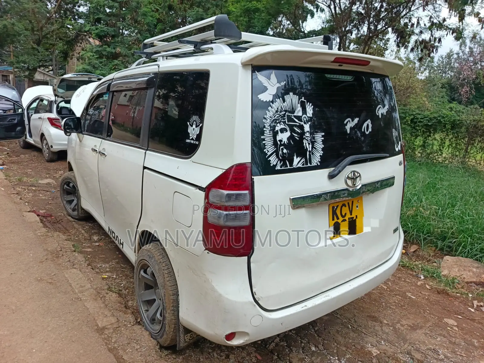Toyota Noah 2013 White