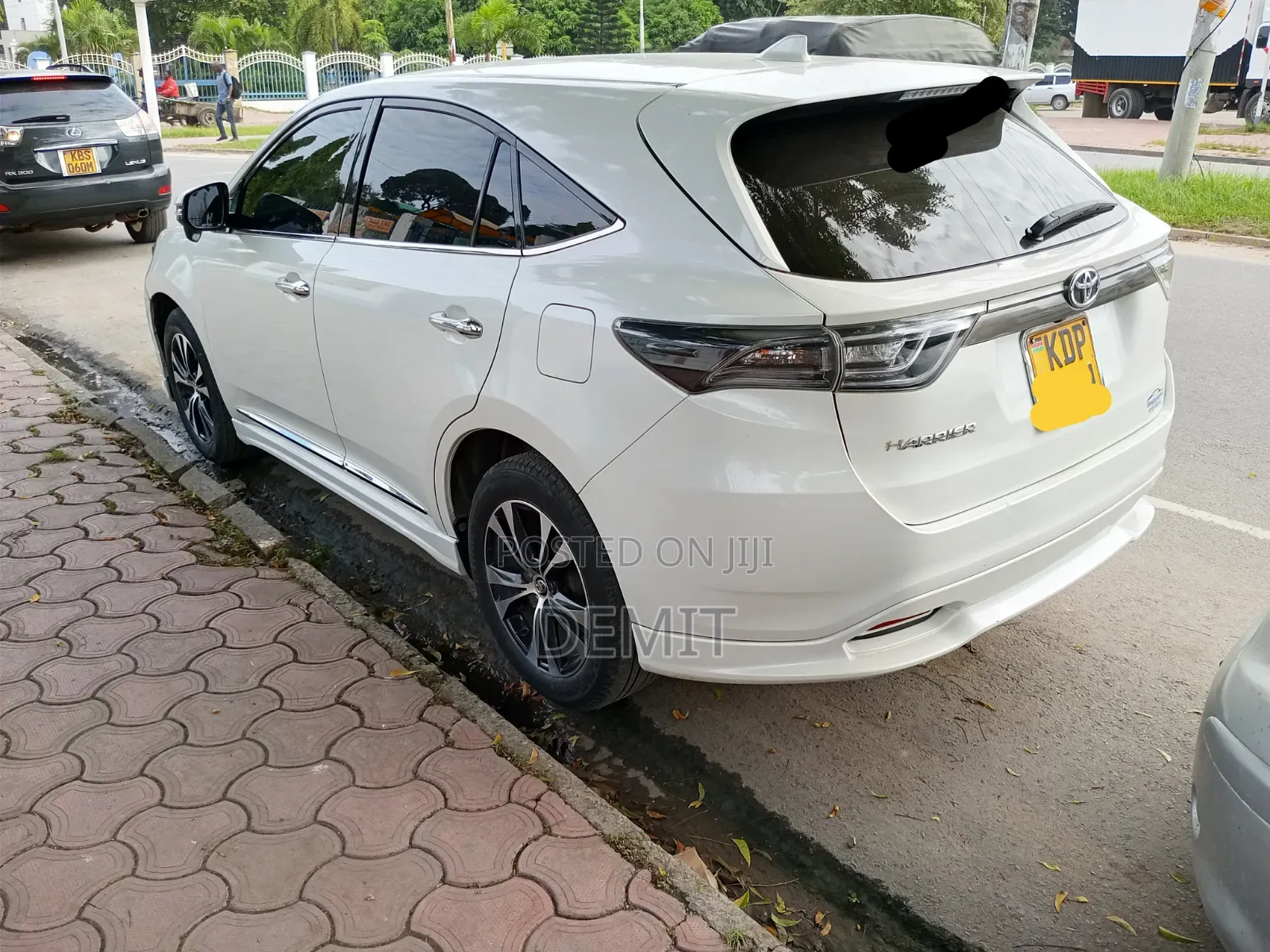 Toyota Harrier 2.0 4WD 2016 White
