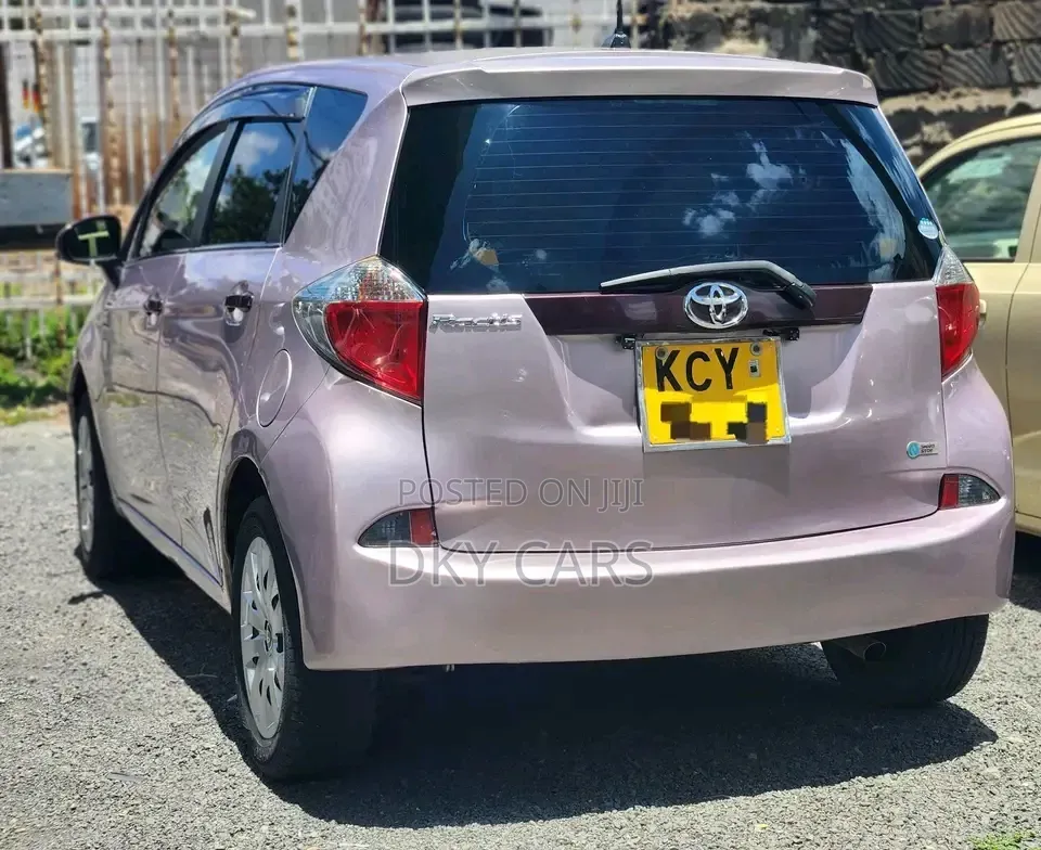 Toyota Ractis 2013 Pink