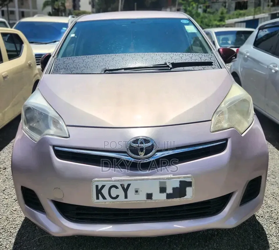 Toyota Ractis 2013 Pink